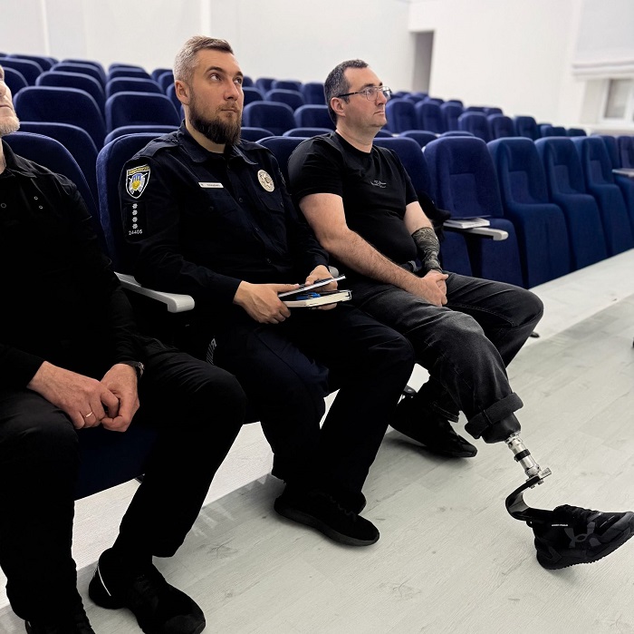 Поліція охорони та німецький центр протезування Prosthetic.pro